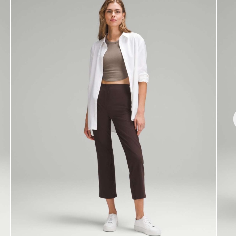NWOT Lululemon Smooth Fit Pull-On High-Rise Cropped Pant. Size 6